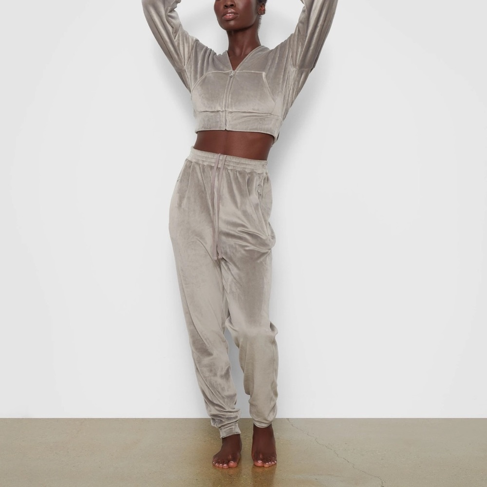 SKIMS Velour Jogger